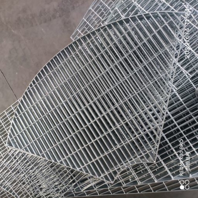 Heißes Bad-fertigte galvanisiertes Kohlenstoffstahl-Metallgitter spezielles geformt besonders an