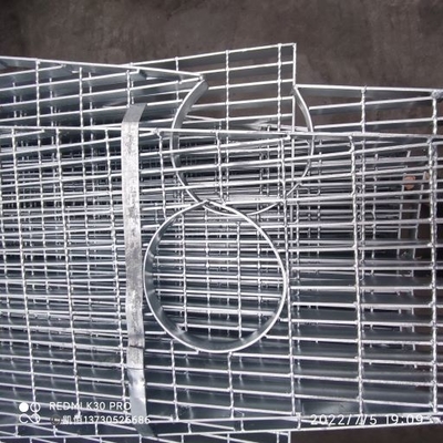 Heißes Bad-fertigte galvanisiertes Kohlenstoffstahl-Metallgitter spezielles geformt besonders an