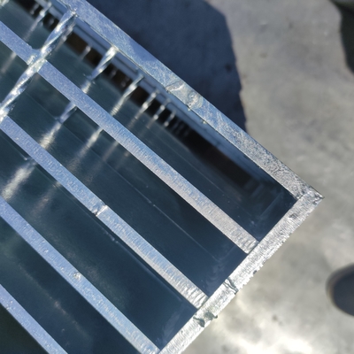 Druck schweißte galvanisierte Stahlmetallgitter-heiße das Bad des Kohlenstoff-Q235