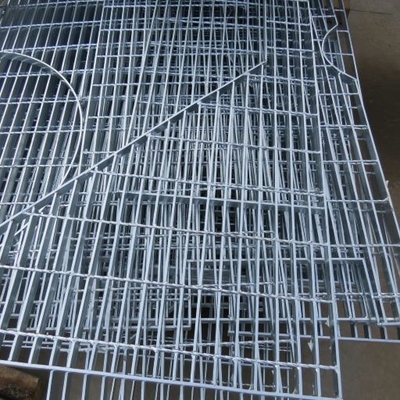 Rutschfestes gezacktes Stahlmetallgitter, das Stangen-Neigung 30mm korrosionsbeständig trägt