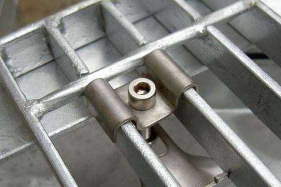 Sattel-Stahlstangen-Gitter befestigt galvanisierte Installations-Klammer