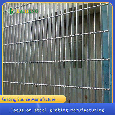 Kohlenstoffstahl-heißes Bad Q235 galvanisierte geschweißten Mesh Fencing Grid Customized